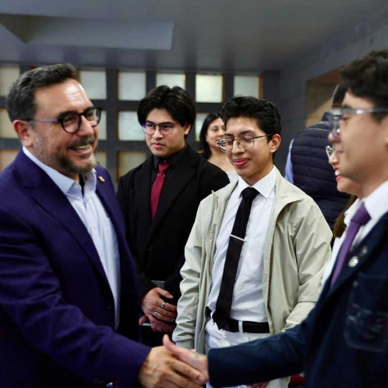 Recibe Arturo Reyes Sandoval a estudiantes consejeros del IPN para atender demandas de sus escuelas